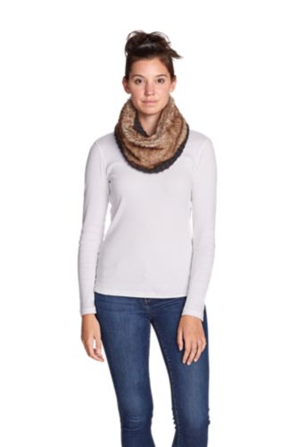 Image of Women's Textured Faux Fur Cowl