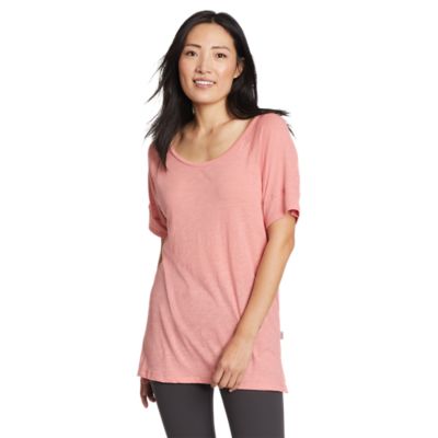 Image of Women's Gate Check Short-Sleeve Step-Hem T-Shirt